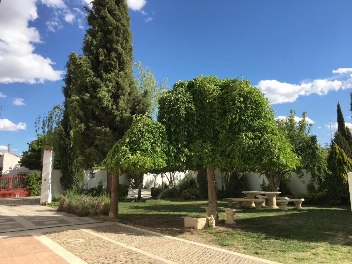 Hearts & Ponies Apartamentos Con Piscinas Privadas Cerca De La Warner Chinchón Exterior foto